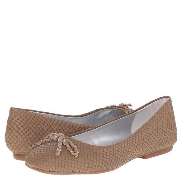 Tahari Inca Bow Ballet Flats Fawn 6M - Picture 6 of 6